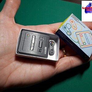 SUPERFAMICOM Nintendo Miniature with Controller and box. 3D Miniature