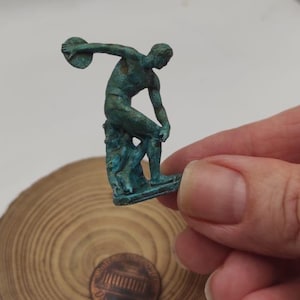 DISCOBOLUS Statue miniature sculpture. Dollhouse, Shadowbox, diorama scale. Paint ready 3D RESIN printed.