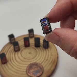 N Scale, SODA VENDING MACHINE (8 pcs), Modern & Vintage. Artisan, Coca cola, pepsi, Fanta.