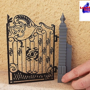 OMHEININGPOORT met pilaar, ijzerachtig. Kunststof pla Gemaakt. Decoratief miniatuur. Aangepaste formaten.  Schaal 1:12 voor poppenhuis. Ongeverfde doe-het-zelf