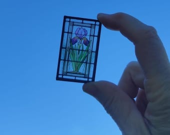 Miniature Stained Glass Window. Model QUEEN Diorama, dollhouse scale 1/6 or 1/12. Custom size and more models available.