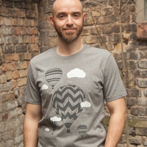 Hot Air Balloons & Clouds - Fair Wear Organic Men&#39;s T-Shirt - Dark Heather Grey