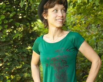 Plants with hummingbird - Fair trade women's T-shirt with TENCEL™ Lyocell - Rain Forest Green