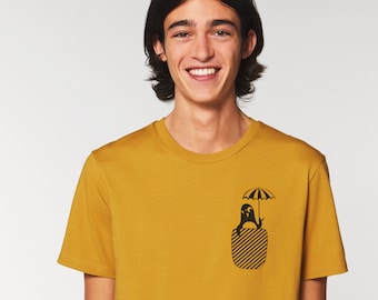 Penguin Paul with umbrella - Fair Wear Organic Men's T-Shirt - Yellow