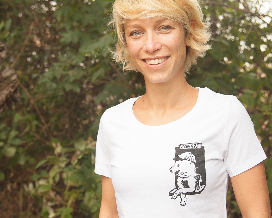 Husky Bar Dog With Schnapps Chest Motif Päfjes Fair Wear Women's  T-shirt White