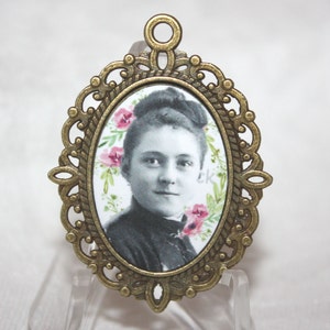 Rosary Gifts Custom Large Medal/St. Therese of Lisieux/Available in Antique Silver, Antique Gold or Antique Bronze | STA-101-227