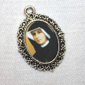St. Maria Faustina Divine Mercy | Mini Medal to add to Rosaries/Bracelets/Necklaces/Zipper Pulls |Bronze or Silver Charm | STA-101-96