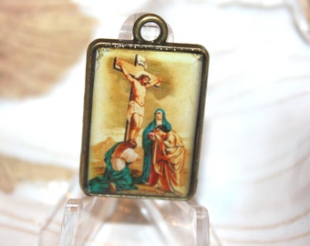 CRUCIFIXION SCENE - Jesus Crucified | Custom Catholic Medal | Christian Charm | Available in Bronze or Antique Silver Finish | STA-101-35