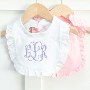 Monogrammed Ruffle Baby Bib, Personalized Bibs, First Birthday Bib, Newborn Baby Shower Gift, Cake Smash Outfit, Custom Baby Bib, Niece Gift Bild 1