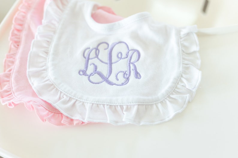 Monogrammed Ruffle Baby Bib, Personalized Bibs, First Birthday Bib, Newborn Baby Shower Gift, Cake Smash Outfit, Custom Baby Bib, Niece Gift Bild 2