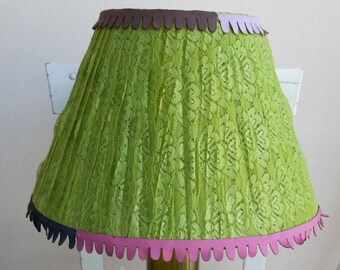 Lace lamp shade lime green/Abat-jour dentelle/pink and lime green table lamp