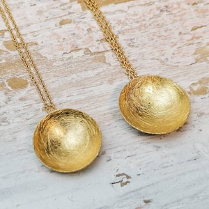 18 Kt gold collar,Round pendant with 18 Kt yellow gold, Handmade collar with yellow gold button,boho chic collar,Italian Jewel,Made in italy