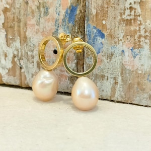 Pink pearl dangle earrings.Earrings with baroque natural freshwater pearl.High quality pearl.Classic earrings.Gift.Pale blush perl earrings.