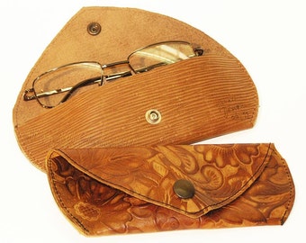 Brillentasche aus Leder mit Holznase
