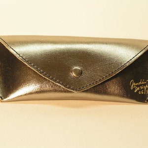 Glasses case platinum colored with wooden nose image 1