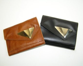 All-round wallet with recessed grip