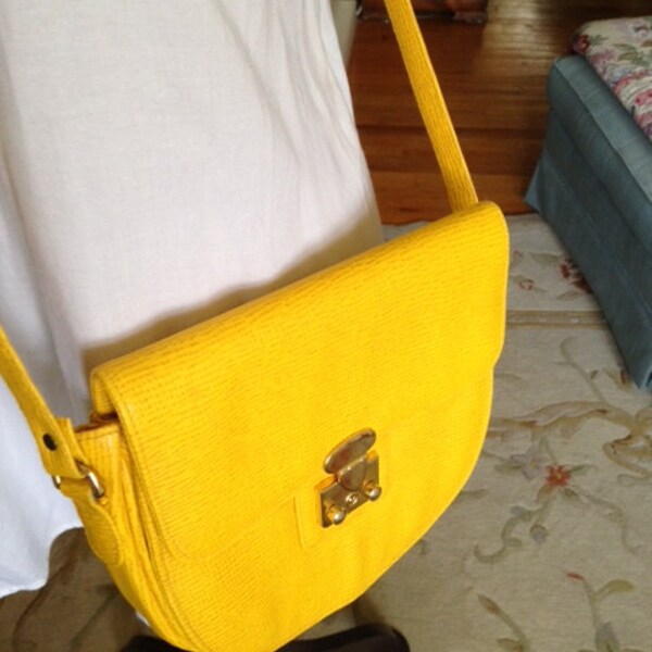Vintage 1960's Women's Yelllow Purse