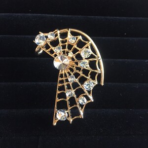 Ear cuff de telaraña - oreja izquierda