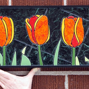Feuertulpe Mosaik- Papierfliesenmosaik- Medium- Originalkunst- Einzigartiger Prozess- Orange Tulpe- Tulpenkunst- Frühlingsblumenkunst- Frühlingsgartenkunst