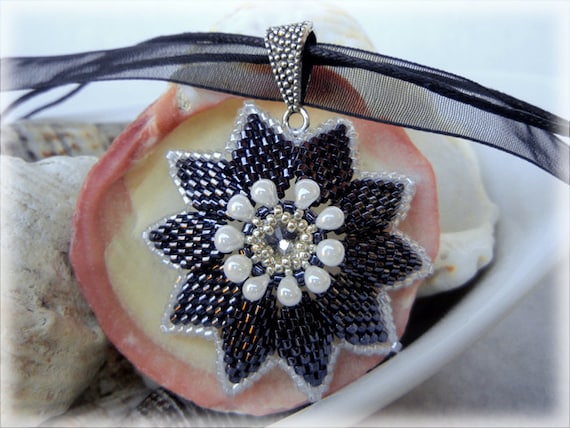 Starflower pendant beading TUTORIAL