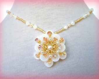 Colgante flor blanca con abalorios TUTORIAL