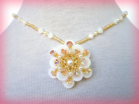 White Flower pendant beading TUTORIAL