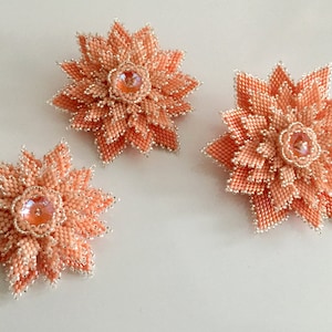 Flowers brooches in 3 sizes beading TUTORIAL image 3