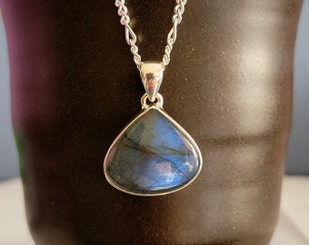 Charcoal Labradorite pendant Set In 925 Sterling Silver, Blue Flash Gemstone, Stunning Lustre Finish
