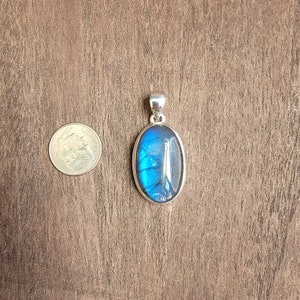 Charcoal Labradorite pendant Set In 925 Sterling Silver, Blue Flash Gemstone, Stunning Lustre Finish image 4