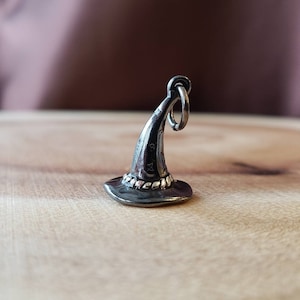 Black Oxidized Witch Hat Charm – Steampunk Halloween Pendant for Autumn Jewelry