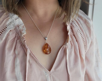 Pendentif goutte en ambre de la Baltique authentique avec une bélière en argent | Couleur miel
