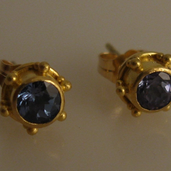 22k gold granulated 4.5mm faceted tanzanite ear studs