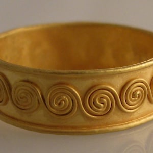 22K gold scroll ring size 15.0
