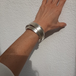 Silver flexible cuff, Modern bracelet, Contemporary jewelry, Modernist jewelry, Bold bracelet, Wide bracelet, minimalist jewelry