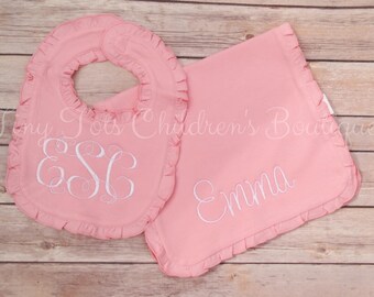 Ruffle Bib and Burp Cloth Set - Monogramme Burp Cloth - Personalized Ruffle Bib - Baby Girl - Newborn - Baby Gift - Pink Ruffle Gift Set