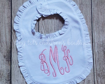 Bavoir à volants blanc personnalisé - Bébé - Nouveau-né - Bavoir à volants personnalisé brodé fille - Cadeau de baby shower - Rose clair - Monogramme - Bavoir