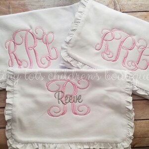 Personalized Ruffle Burp Cloth Set - Set of 3 Monogrammed Burb Cloths - Ruffle Burp Cloth - Baby Girl - Embroidered Baby Burp Cloth