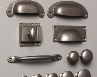 Poignées d'armoire de cuisine en fonte | Boutons, tasse en D, noeud de porte d'armoire, poignées de tiroir, style shaker anglais, qualité industrielle minimale