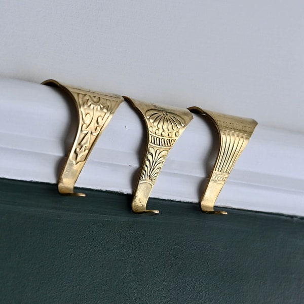 Brass Picture Rail Hooks - Antique Decorative Victorian Edwardian Style Period Traditional Dado Hooks Hanging Photo Plants Planter Mirror UK