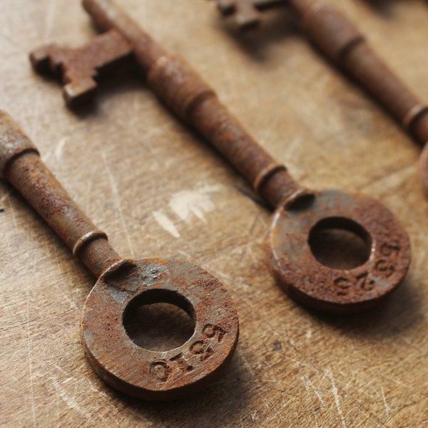 5 x 3" 1940s Antique Keys | Old Vintage Quality Handmade British Collectable Steel Forged Keys | Genuine Original English Lollipop Keys