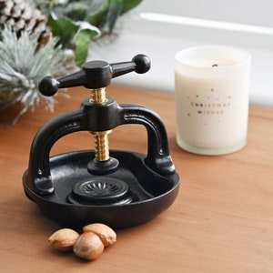 Cast Iron Nutcracker + Bowl Catcher -  Solid Made Vintage Heavy Duty Nut Cracker Black Xmas Christmas Decor Kitchen Cooking Gift UK QUALITY