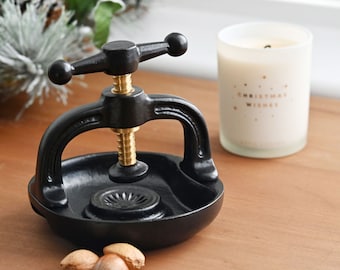 Cast Iron Nutcracker + Bowl Catcher -  Solid Made Vintage Heavy Duty Nut Cracker Black Xmas Christmas Decor Kitchen Cooking Gift UK QUALITY