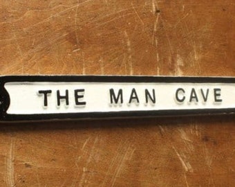 Insegna vintage di Man Cave - Shed Garage Dad Father's Day Gift Sign Placca in solido metallo fuso - Cartello idea regalo per uomo di San Valentino ~ HUMO-01-wh