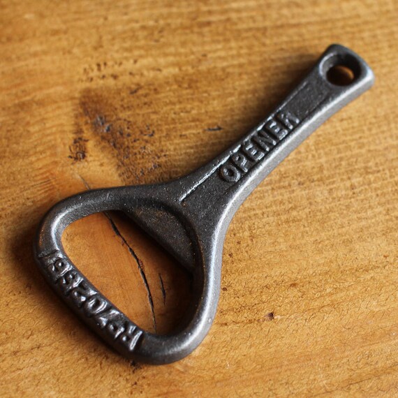 Home & Garden VINTAGE CAST IRON BOTTLE OPENER KEYRING ANTIQUE STYLE