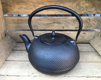 Cast Iron Japanese Tea Pot Teapot / Kettle Large 1.5L Solid Made Traditional Oriental Decorative Style Black by Victor Cookware - CWE060