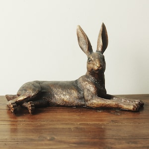 Ornement de lièvre doré Lièvre couché, lapin, finition antique, ornement d'animal sauvage en laiton/bronze de style antique image 3