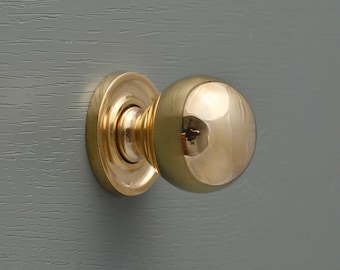Classic Brass Round Cabinet Knob - Shaker Style Kitchen Cupboard Knob Handles Ball Knob Backplate Solid Brass Quality Gold Handles