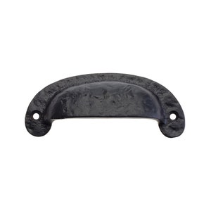 Viktorianische Gusseisen Cup Pull Griffe & Knöpfe Schwarz ~ Rustikale Schwere Schrank Küchenschrank Tür Schublade Griffe Antique Old Style UK