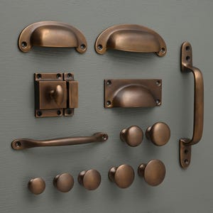Maniglie e pomelli per mobili in bronzo anticato - Maniglie per armadietti da cucina antiche in fusione solida, maniglie per ante di armadietti, stile minimalista Shaker inglese