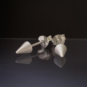 925 Solid Sterling Silver CONE Earrings / Spike Earrings / Goth Jewelry- Small- Oxidized- Studs
